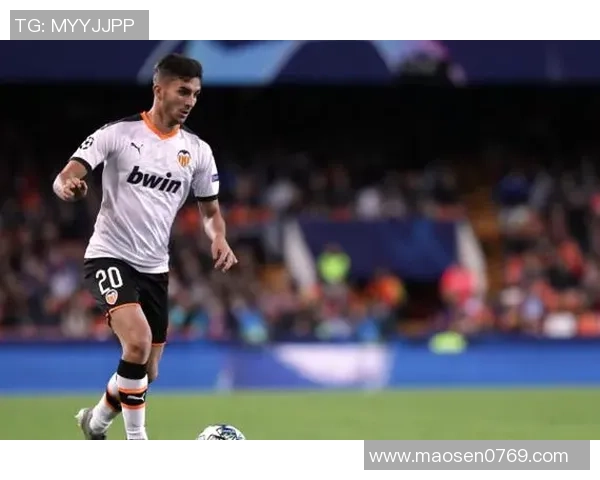 新疆足球明星闪耀世界舞台展现独特魅力与无限潜力