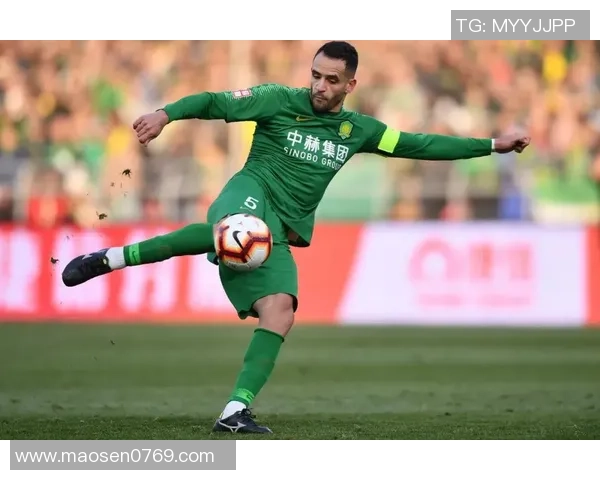 足球明星短袖造型高清图片展示引领时尚潮流与运动风尚 足球明星短袖造型高清图片展示引领时尚潮流与运动风尚